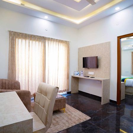 Treebo Galaxy Kings Suites, Hebbal Бенґалуру Екстер'єр фото